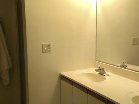 4th image of 208 Woods Edge Ct #1