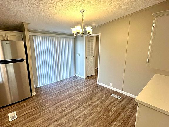 4th image of 309 E Trina Ln