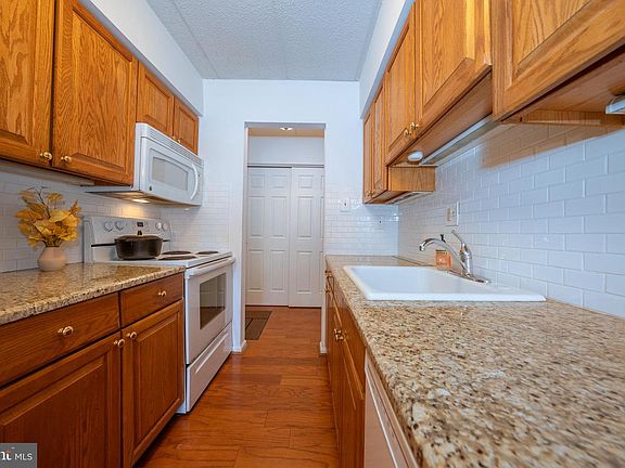 5th image of 620 Washington Pl #20