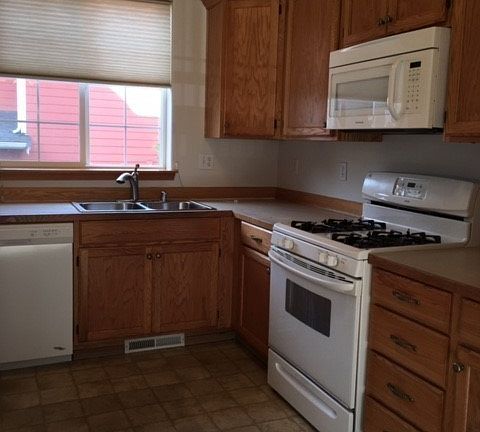 2nd image of 15325 15th Ave W