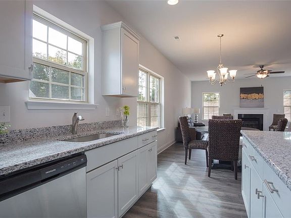 5th image of 5005 Fairview Cir