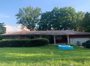 2 Harneywold Dr, Saint Louis, MO 63136