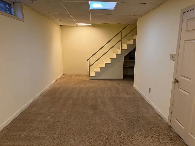 240 Chippendale Cir — Photo 44