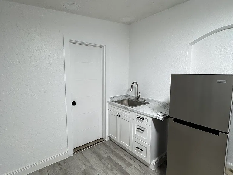 4170 NE 15th Ave #2 — Photo 1