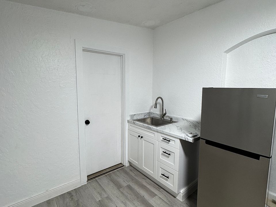 1st image of 4170 NE 15th Ave #2