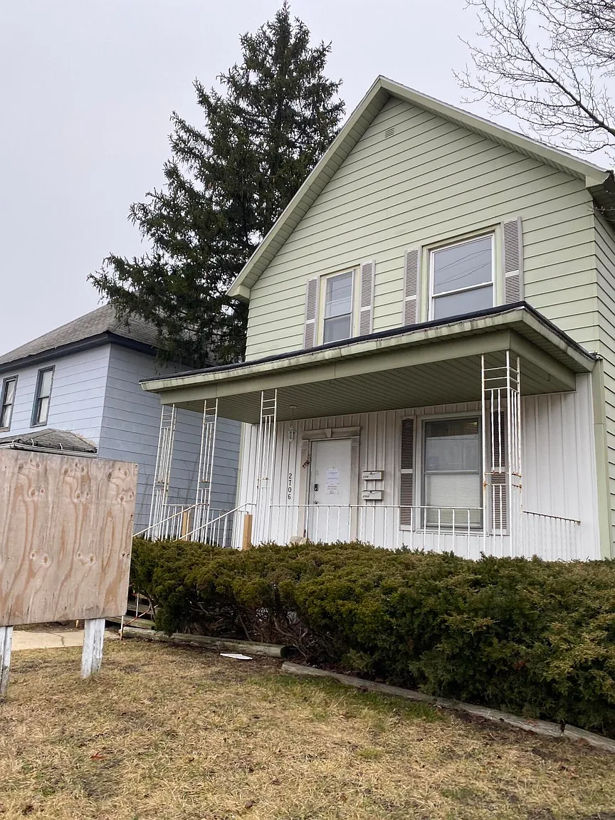 2706 Franklin St photo 1