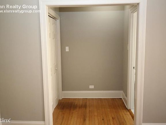 5th image of 1301 W Argyle St APT 106
