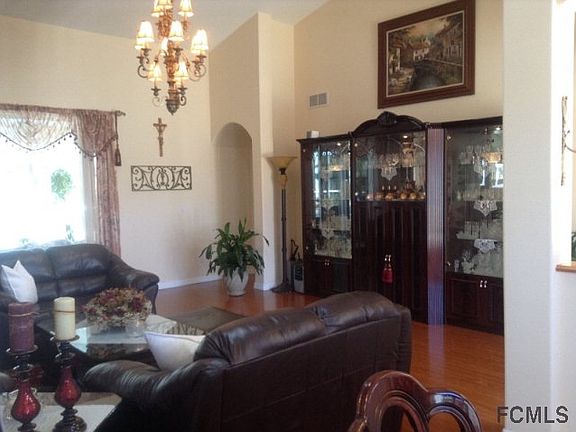 4th image of 18 Lakeside Pl E