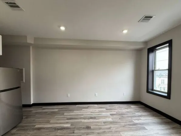 57 Lincoln Street image 2 of 9