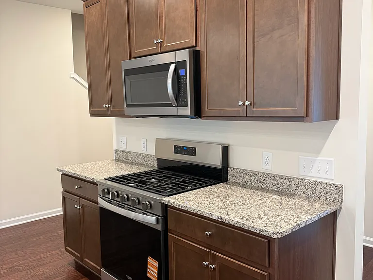 302 Milton Stamp Dr — Photo 6