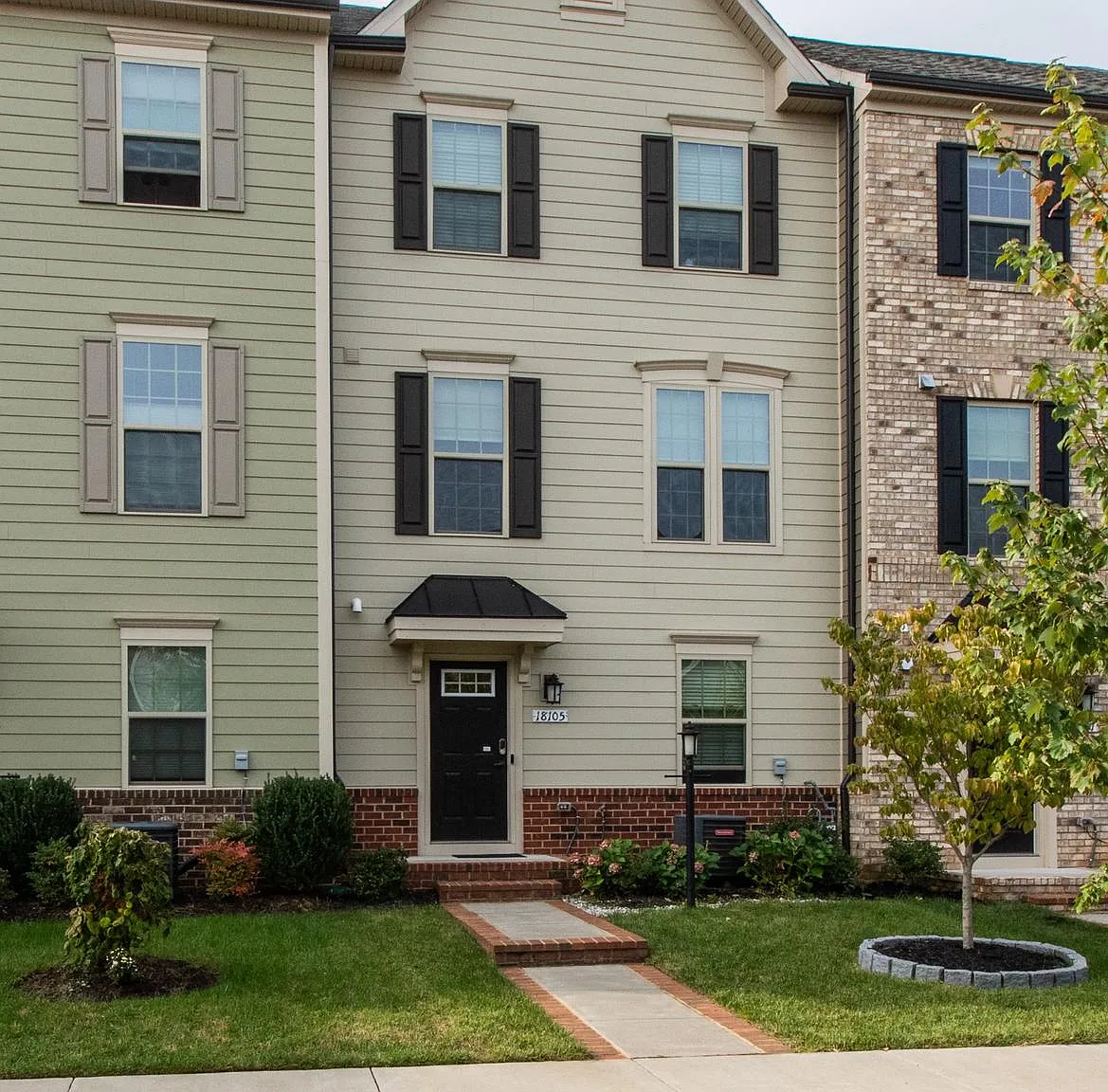 4 bed, 3.5 bath, 2524 sqft, $3,000 — Photo 1