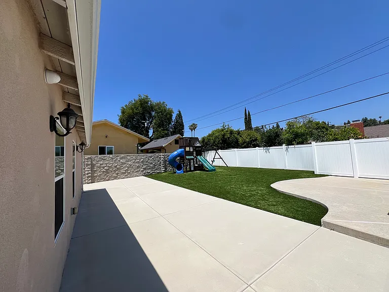 16349 Flanders St — Photo 16