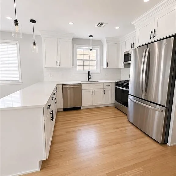 31 Vandewater St — Photo 3