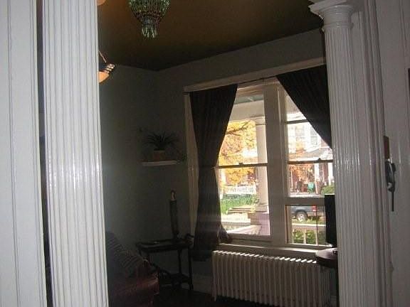 Living Room 1: entrance with columns