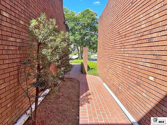 4th image of 1825 Townhouse Dr