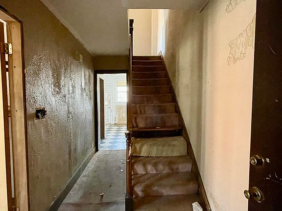 4th image of 16260 La Salle Ave