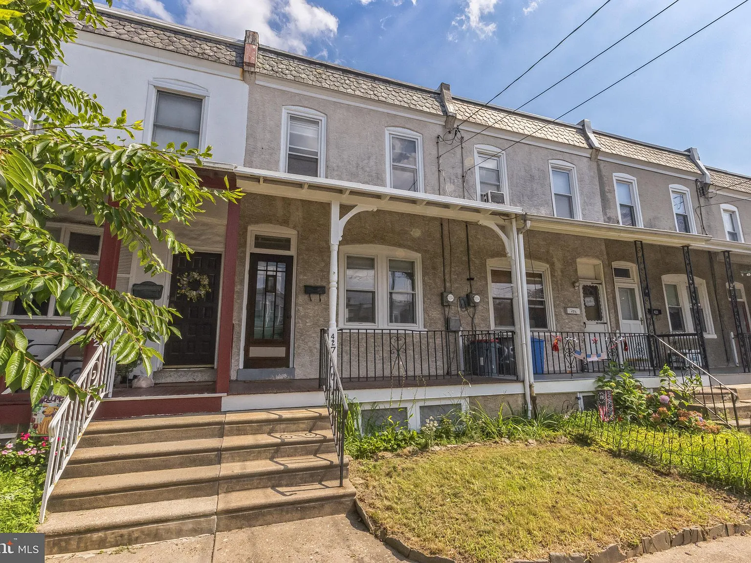 3 bed, 1.0 bath, 1200 sqft, $2,000 — Photo 1