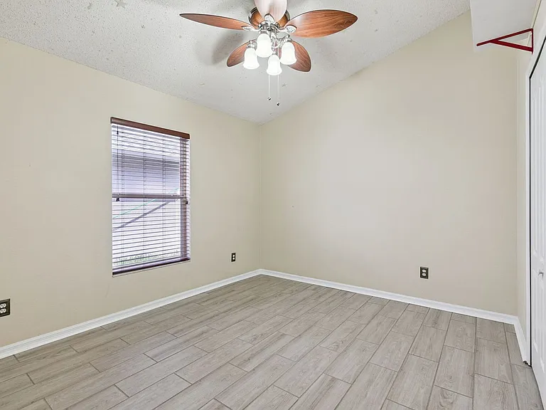 13750 Huntwick Dr — Photo 22