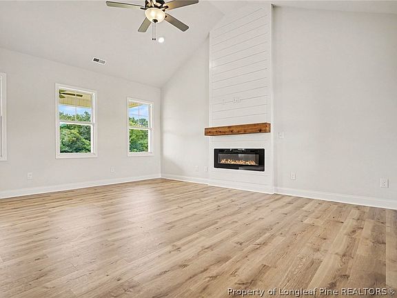 5th image of 121 Evelene Way