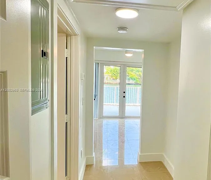 8235 Crespi Blvd #4 — Photo 11