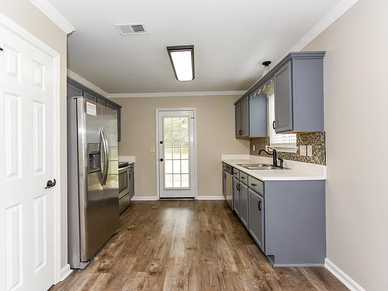 3932 Rock Creek Dr — Photo 5