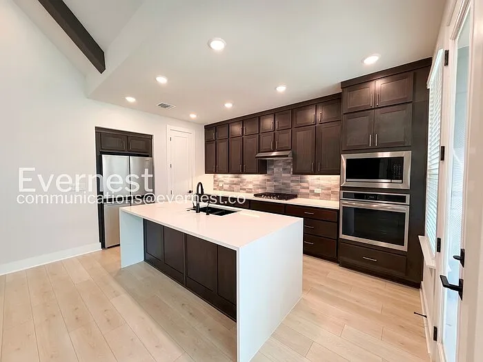 4 bed, 3.0 bath, 5998 sqft, $3,300 — Photo 4