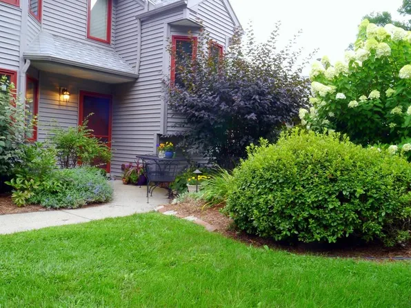 19 McIntosh Dr, Amherst, MA 01002