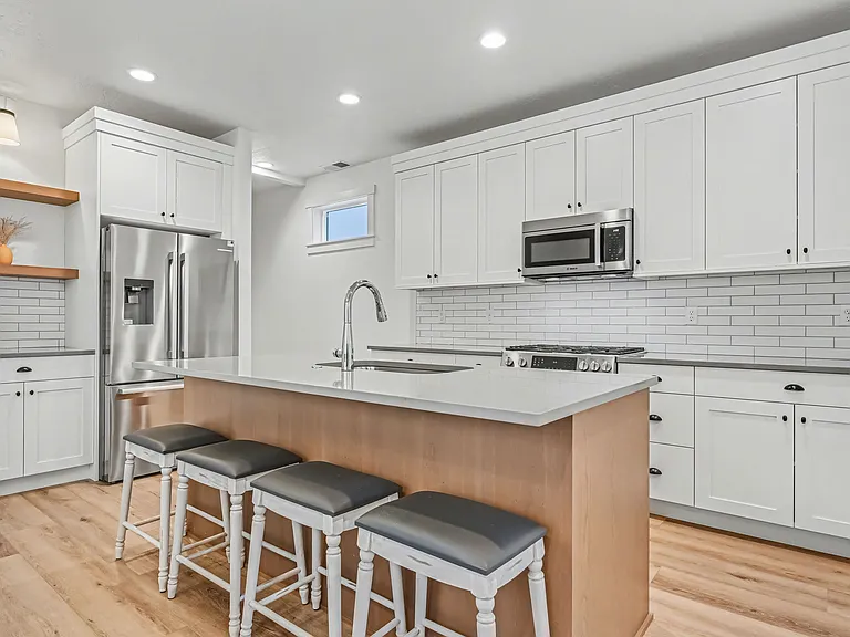 3548 W Anderson St — Photo 7