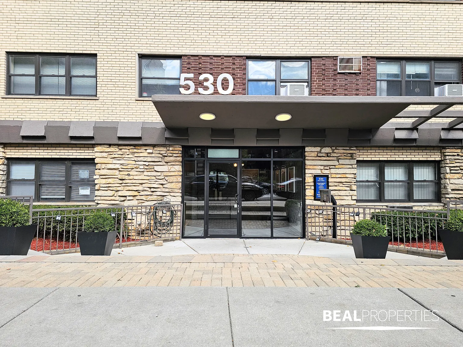 530 W. Aldine — Photo 2