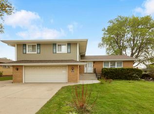 4608 Sycamore Ln, Rolling Meadows, IL 60008
