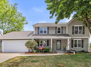 1923 Cliff Alex Ct N, Waukesha, WI 53189