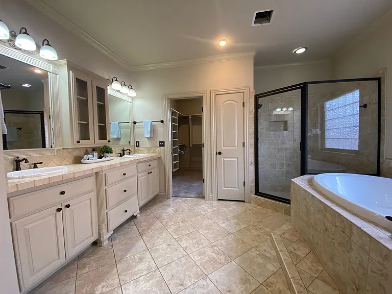 3605 N Narcissus Ave — Photo 24