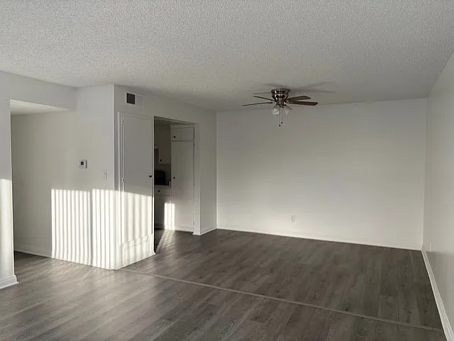 Orange Apartments — Photo 3