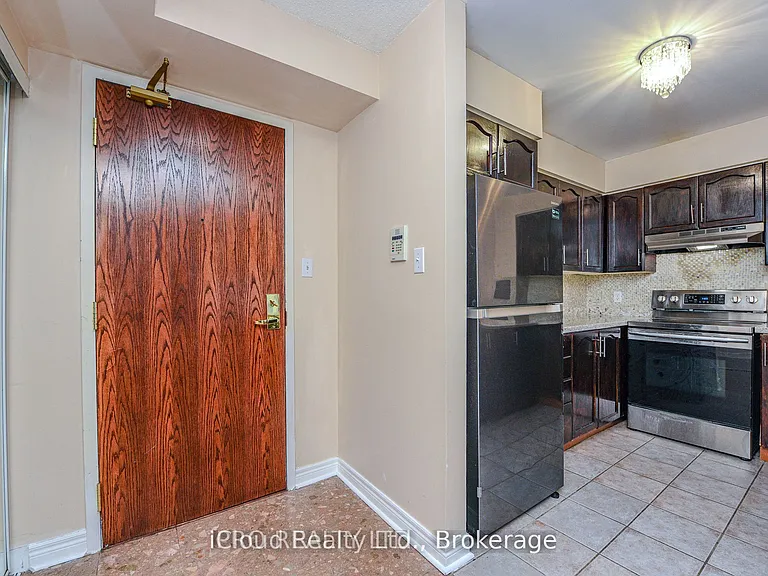 156 Enfield Pl #302 — Photo 4
