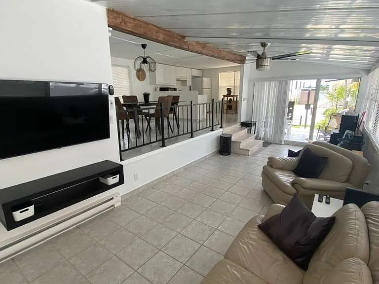 219 W Lake Dr — Photo 4