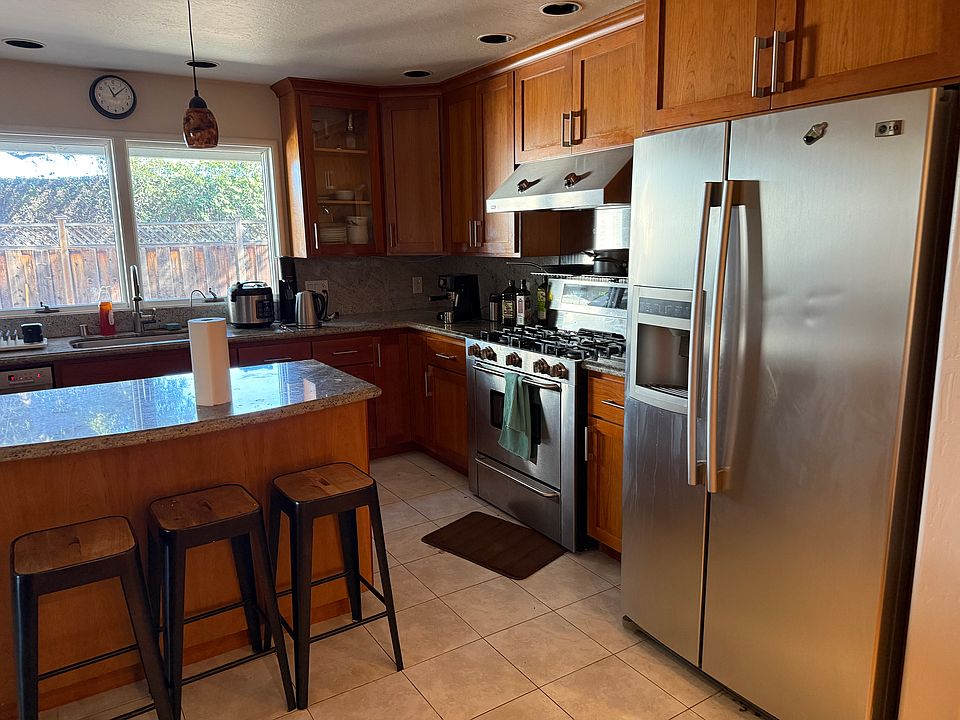 2nd image of 1032 Hollyburne Ave