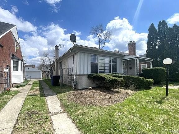 3rd image of 15728 Sussex St
