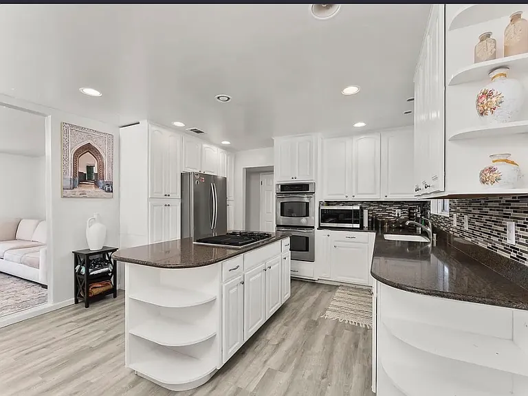 2212 Cervantes Dr — Photo 10