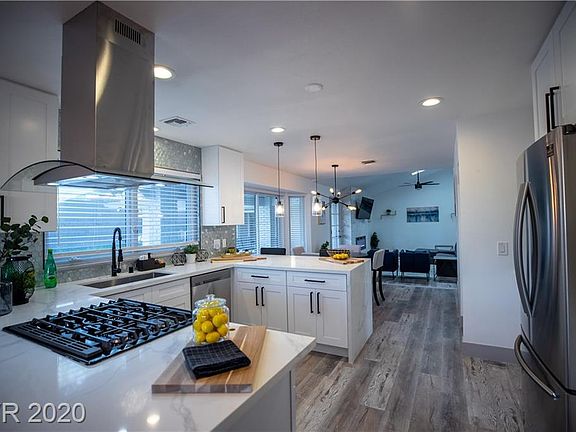 4th image of 381 E Country Club Dr