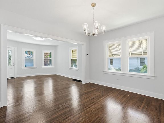 3rd image of 1101 Magnolia Ave