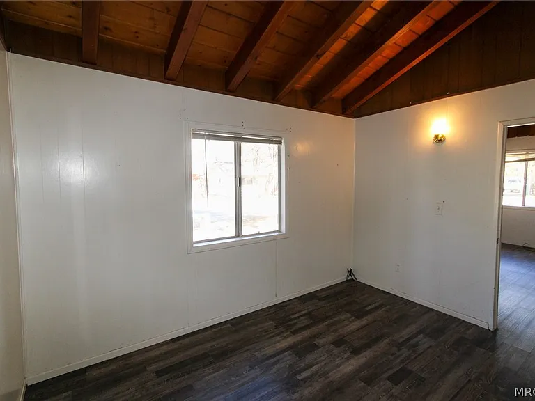 512 Barton Ln N — Photo 11