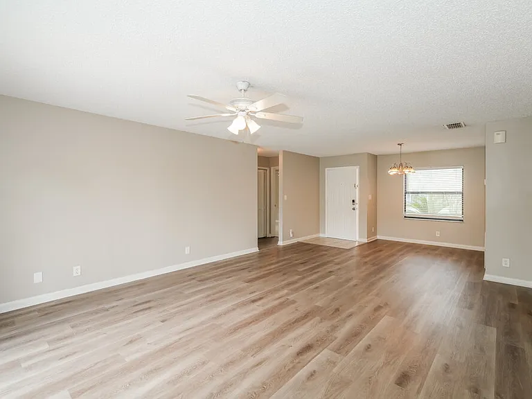 23106 Mayfair Rd — Photo 5