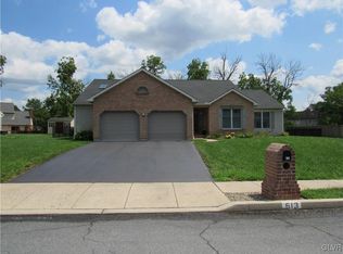 613 Firethorn Dr, Douglassville, PA 19518