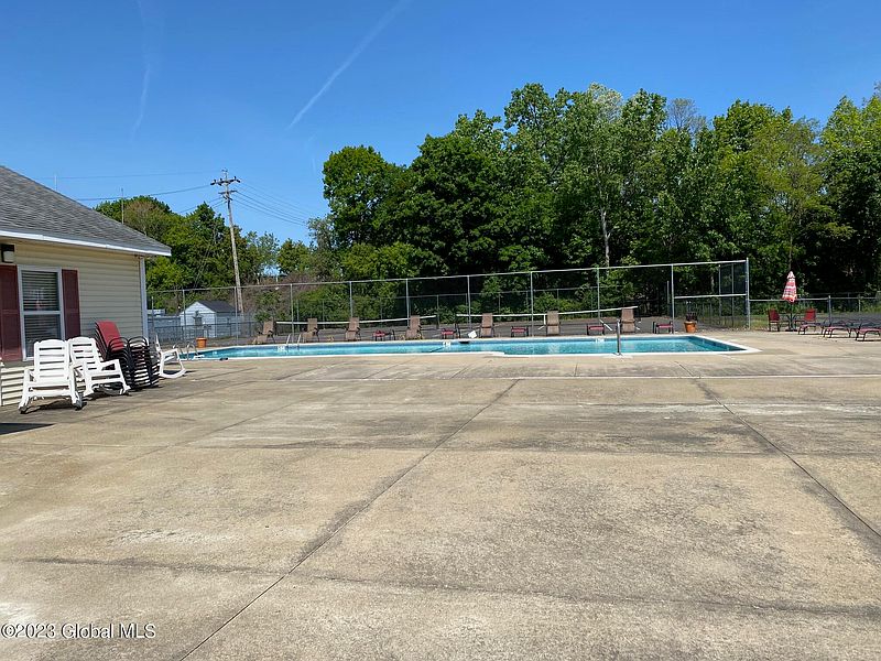 4th image of 801 Cambridge Manor Drive #801