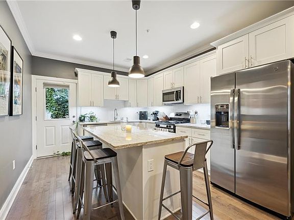 4th image of 2137 N Darien St