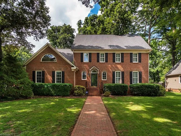 3235 Hiddenwood Ln, Burlington, NC 27215