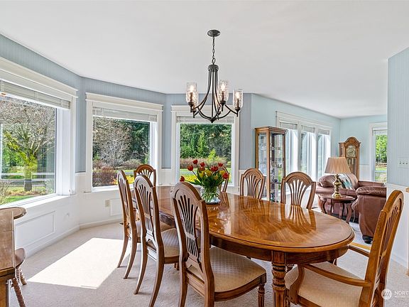 4th image of 4721 68th Avenue NE