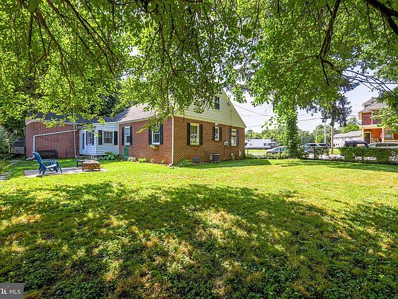 4th image of 287 College Ave