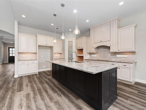 2nd image of 33002 Woodlake Dr