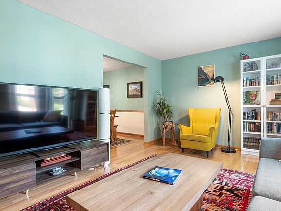 4th image of 786 Hedley Pl